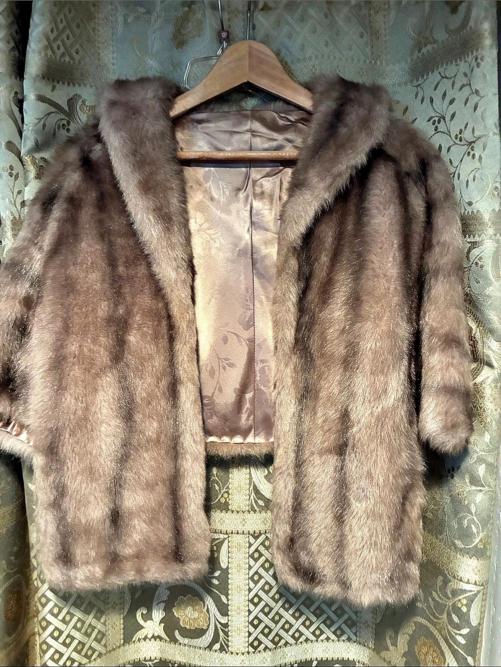 Glenara Regina Glenara by Glerot Faux Fur shrug in light Brown Like New vintage